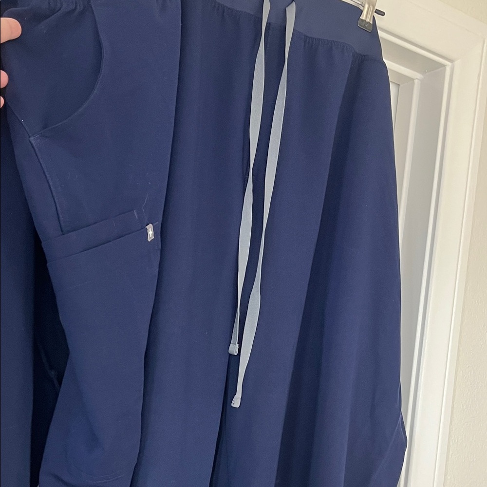 Figs Deep Blue Scrub Set - Picture 5 of 6
